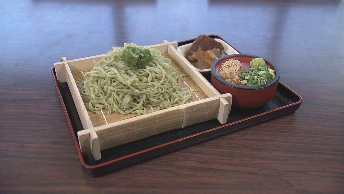 【暑い夏に食べたい♪さっぱり冷やし麺】県産アーサの香り高い冷やしつけ麺「識名そば」(那覇市)