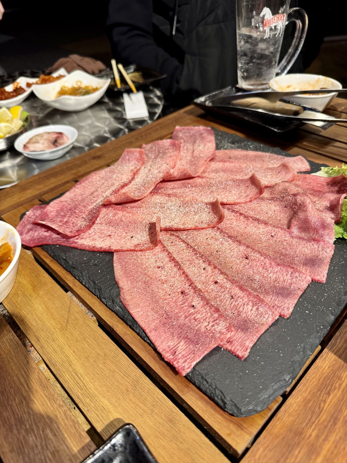 京都ならではの焼肉の食べ方って!? 那覇市の焼肉新名所!「焼肉ホルモン 赤白(あかしろ)」~キャンヒロユキの「とー、飲み歩きやってみよう」〜