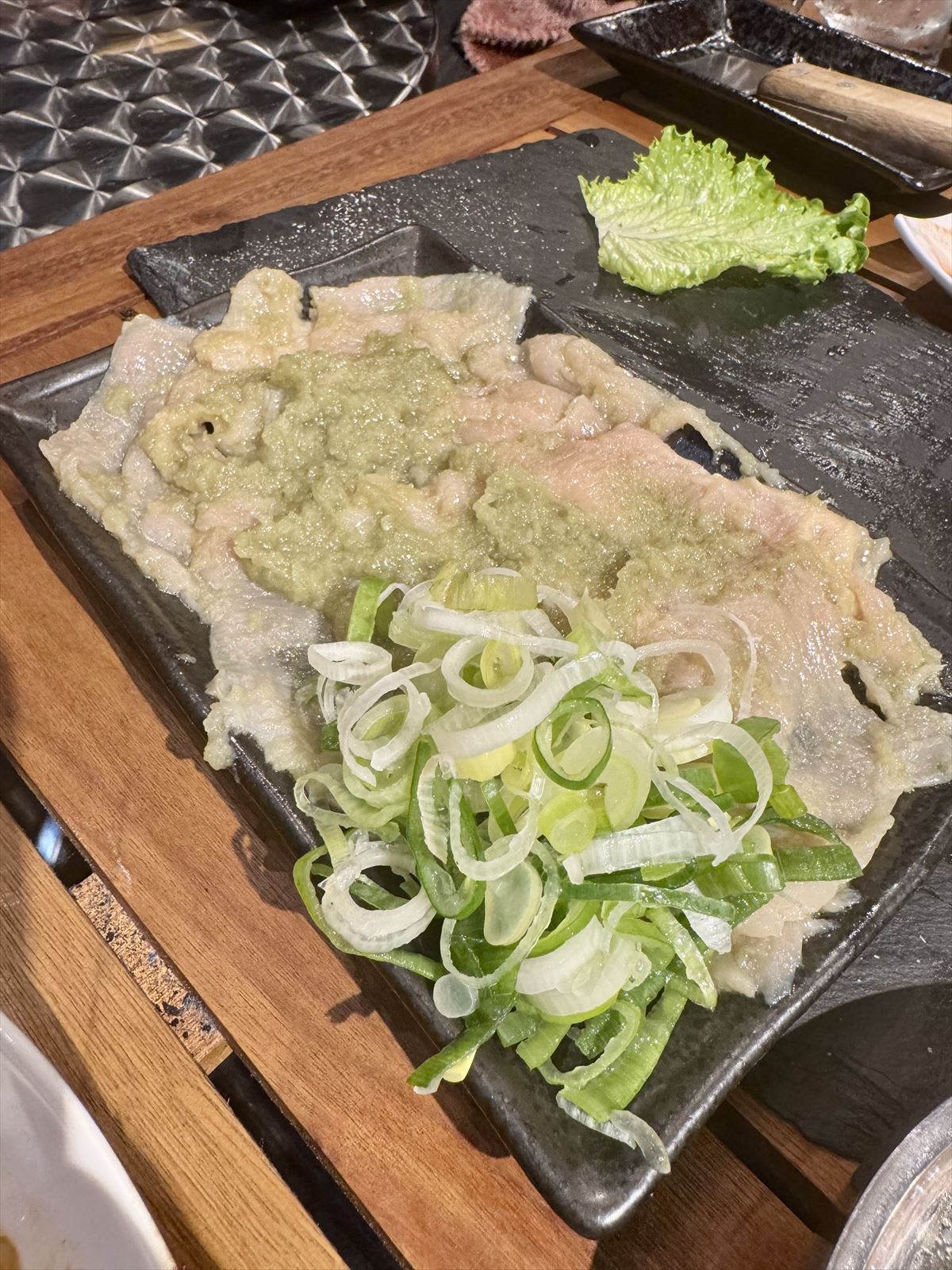 京都ならではの焼肉の食べ方って!? 那覇市の焼肉新名所!「焼肉ホルモン 赤白(あかしろ)」~キャンヒロユキの「とー、飲み歩きやってみよう」〜