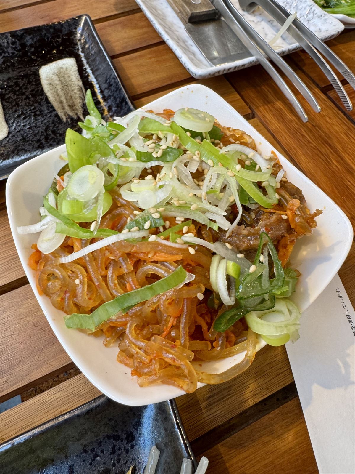 京都ならではの焼肉の食べ方って!? 那覇市の焼肉新名所!「焼肉ホルモン 赤白(あかしろ)」~キャンヒロユキの「とー、飲み歩きやってみよう」〜
