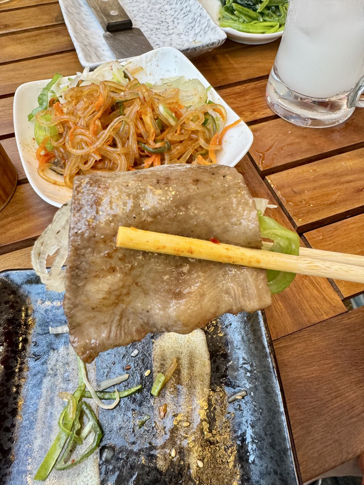 京都ならではの焼肉の食べ方って!? 那覇市の焼肉新名所!「焼肉ホルモン 赤白(あかしろ)」~キャンヒロユキの「とー、飲み歩きやってみよう」〜