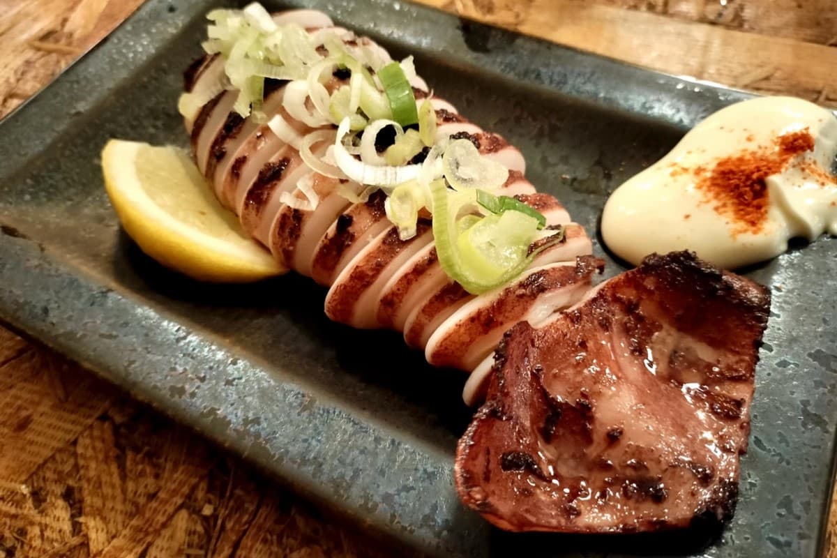 広い！安い！餃子がうまい！ 「琉球ハイボール酒場 万次郎」の包容力は、迷える呑兵衛を救う（那覇市）