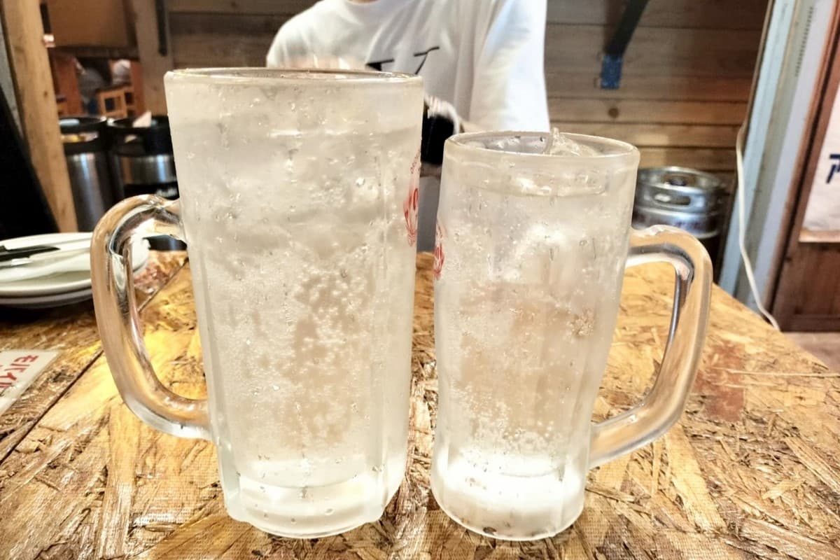 広い！安い！餃子がうまい！ 「琉球ハイボール酒場 万次郎」の包容力は、迷える呑兵衛を救う（那覇市）