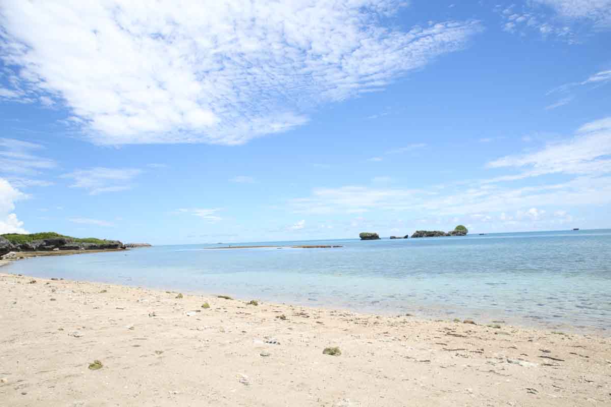 浜比嘉島にある穴場！管理された天然ビーチで沖縄の自然とマリンアクティビティを満喫「ムルク浜ビーチ」（うるま市）