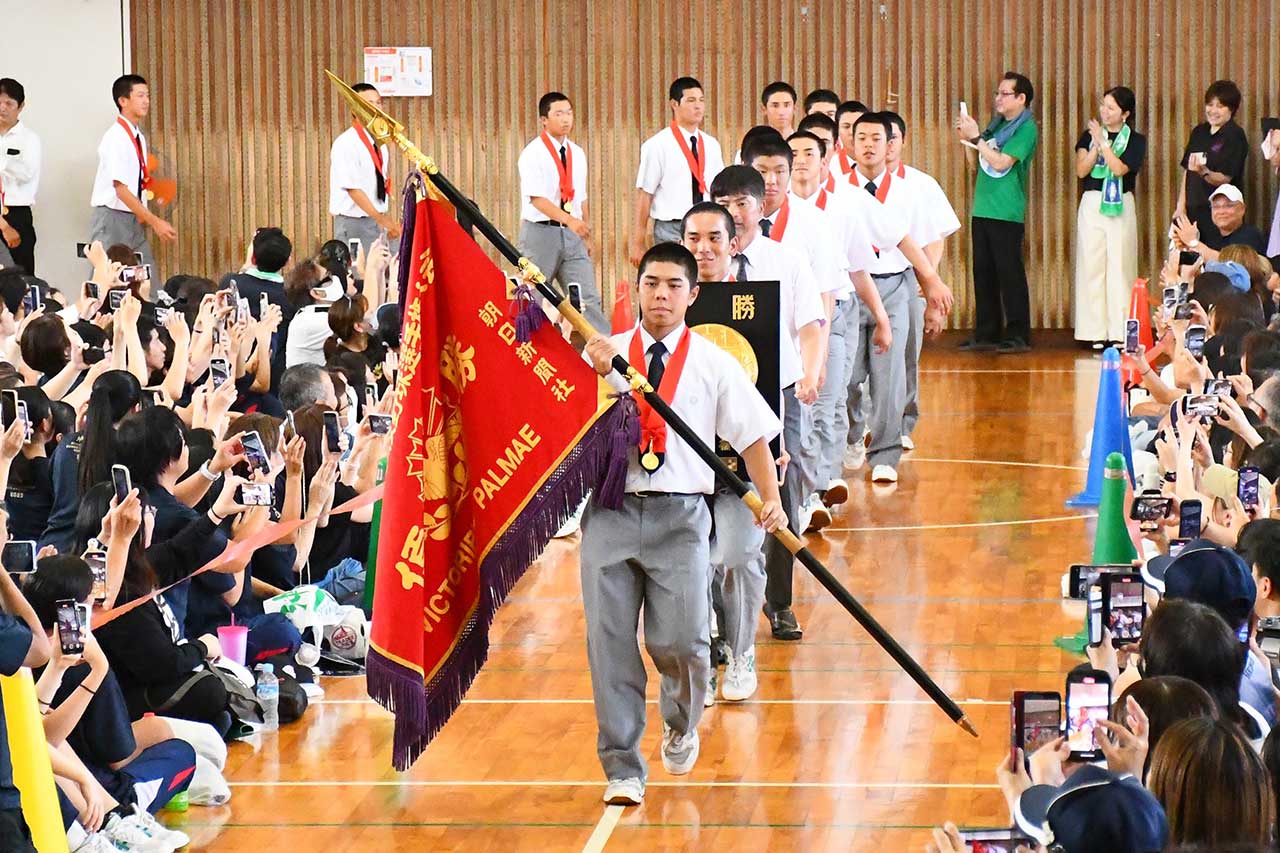 なぜ沖縄尚学は夏の甲子園で初優勝を飾れたのかーー「99年春V」との二つの共通点、沖縄球界の“潮流の変化”から見る要因は…