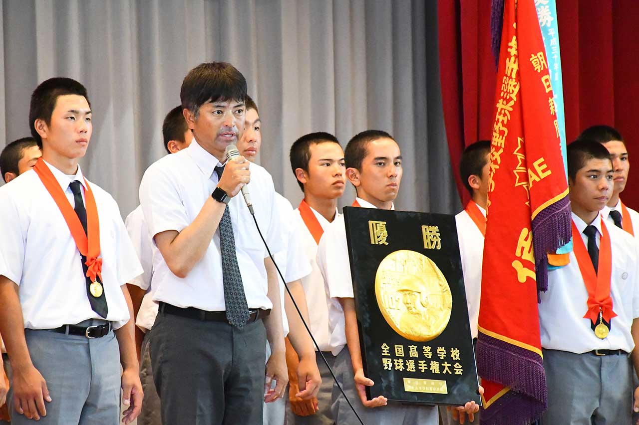 なぜ沖縄尚学は夏の甲子園で初優勝を飾れたのかーー「99年春V」との二つの共通点、沖縄球界の“潮流の変化”から見る要因は…