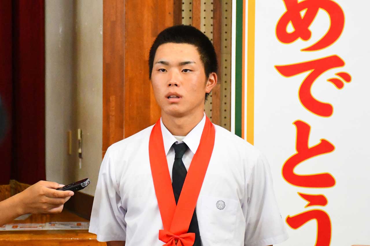 なぜ沖縄尚学は夏の甲子園で初優勝を飾れたのかーー「99年春V」との二つの共通点、沖縄球界の“潮流の変化”から見る要因は…
