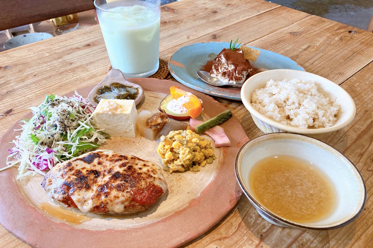 絶品!香りまでおいしい「ピパーチキッチン」の焦がしチーズハンバーグを食べに行こう(那覇市)