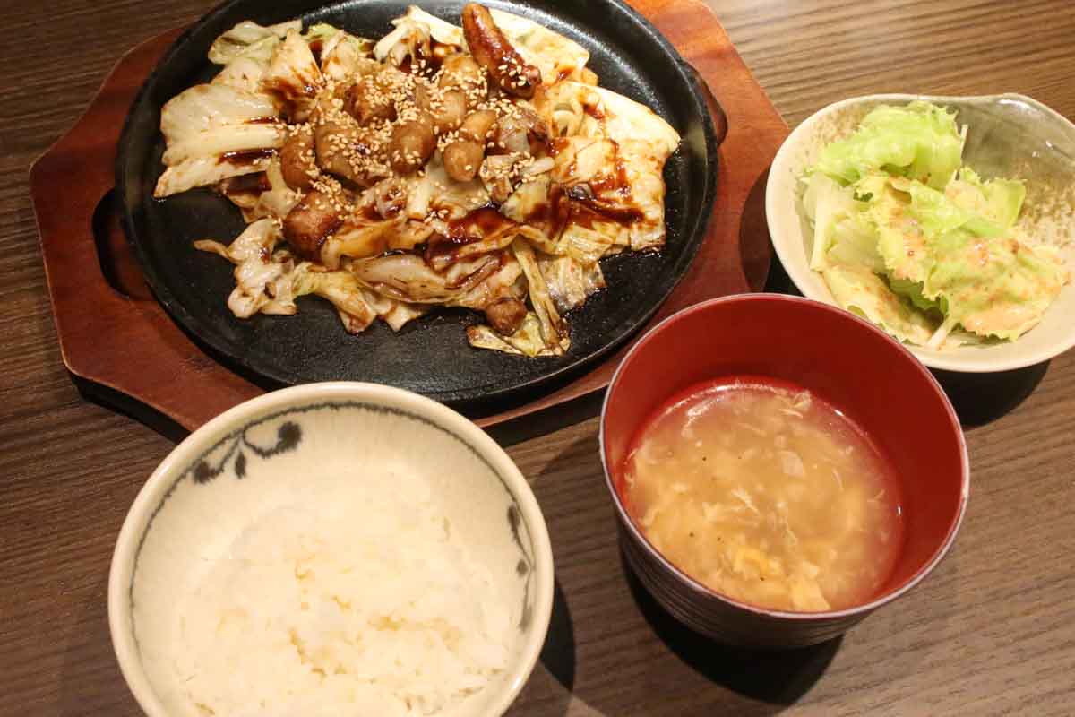 ごはん＆スープはおかわり自由！ガッツリ食べたい人も大満足の「琉球ホルモン 将」のお得な肉ランチ（那覇市）