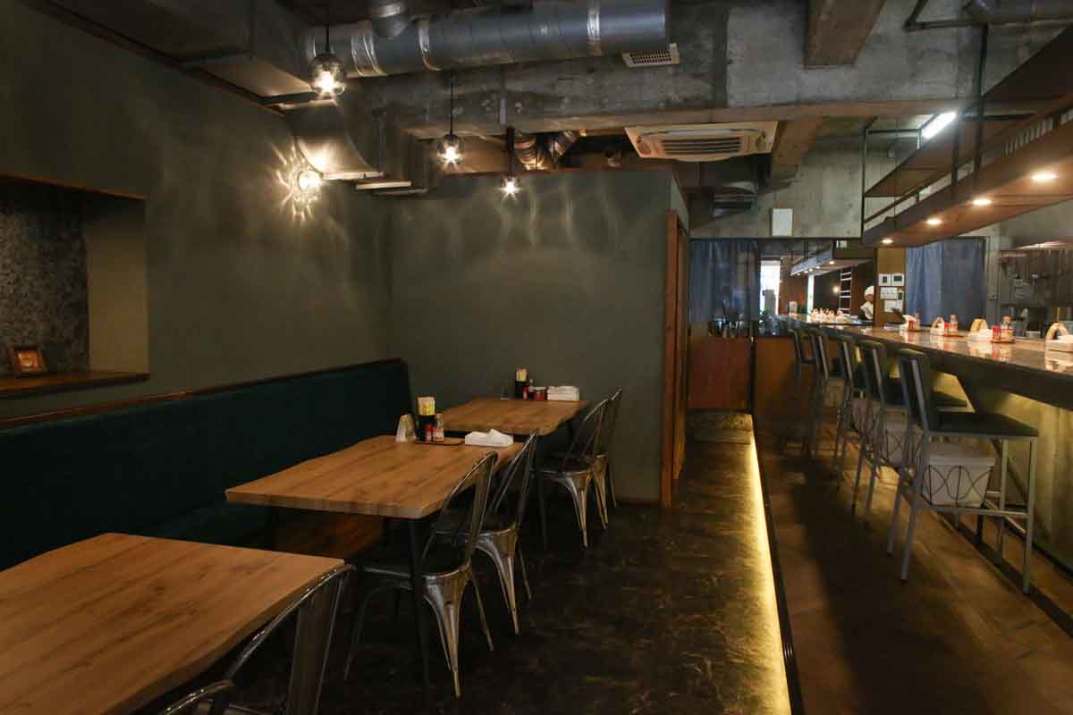 沖縄そばの相棒はジューシーだけじゃない！台湾生まれのルーロー飯と沖縄そばのセットが話題の「Shake Hands（シェイクハンズ）」（那覇市）