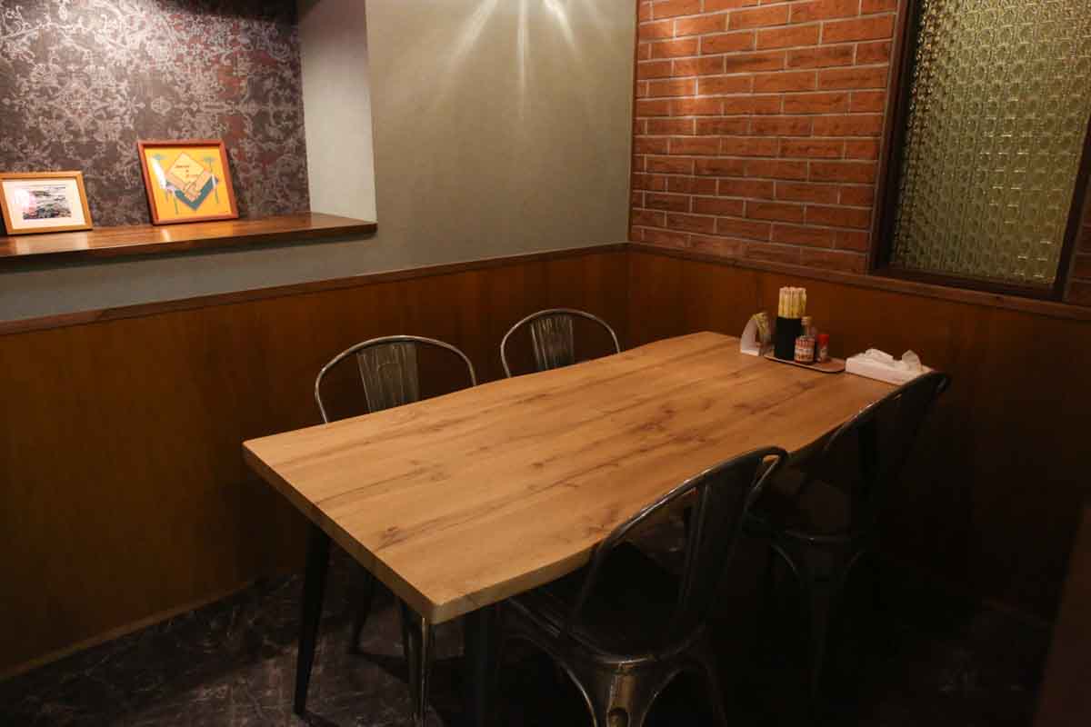 沖縄そばの相棒はジューシーだけじゃない！台湾生まれのルーロー飯と沖縄そばのセットが話題の「Shake Hands（シェイクハンズ）」（那覇市）