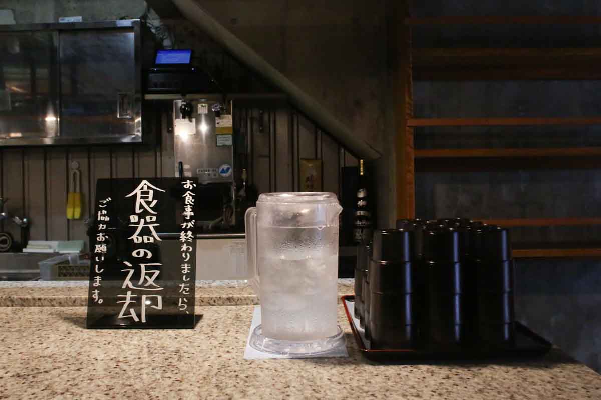沖縄そばの相棒はジューシーだけじゃない！台湾生まれのルーロー飯と沖縄そばのセットが話題の「Shake Hands（シェイクハンズ）」（那覇市）