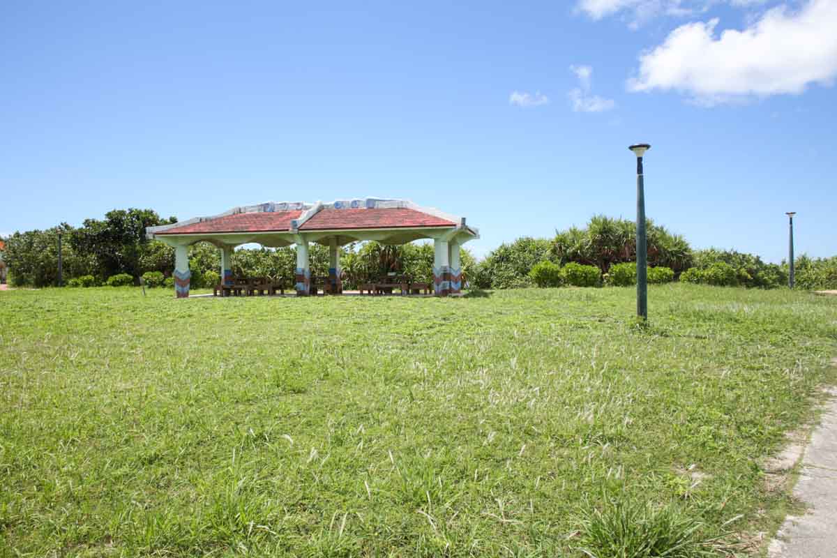 地元民が愛する公園内の小さなビーチ！「南浜公園 潮崎ビーチ」徹底ガイド（糸満市）