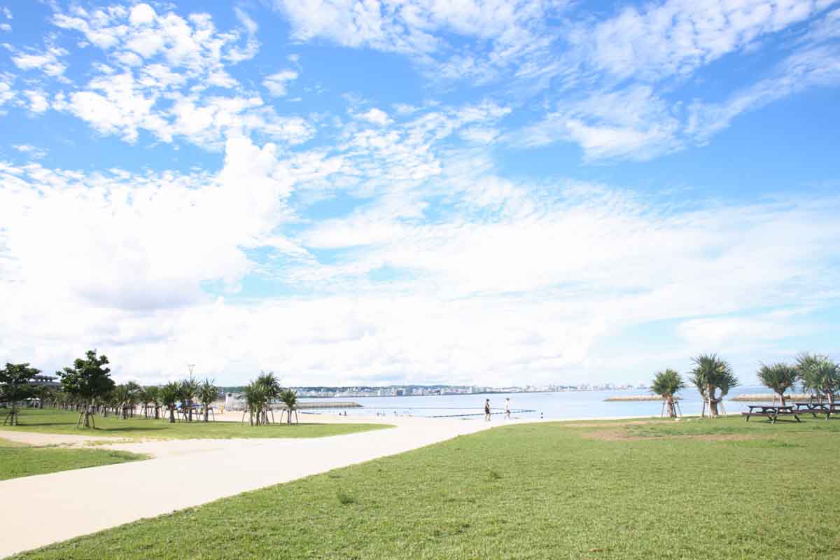 子ども連れでもあんしん！大人も子どももみんなで楽しめる「北谷公園 サンセットビーチ」を徹底解説（北谷町）