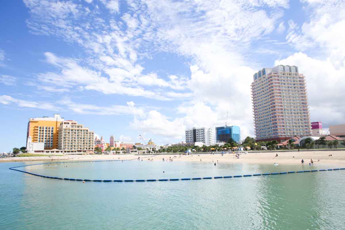 子ども連れでもあんしん！大人も子どももみんなで楽しめる「北谷公園 サンセットビーチ」を徹底解説（北谷町）