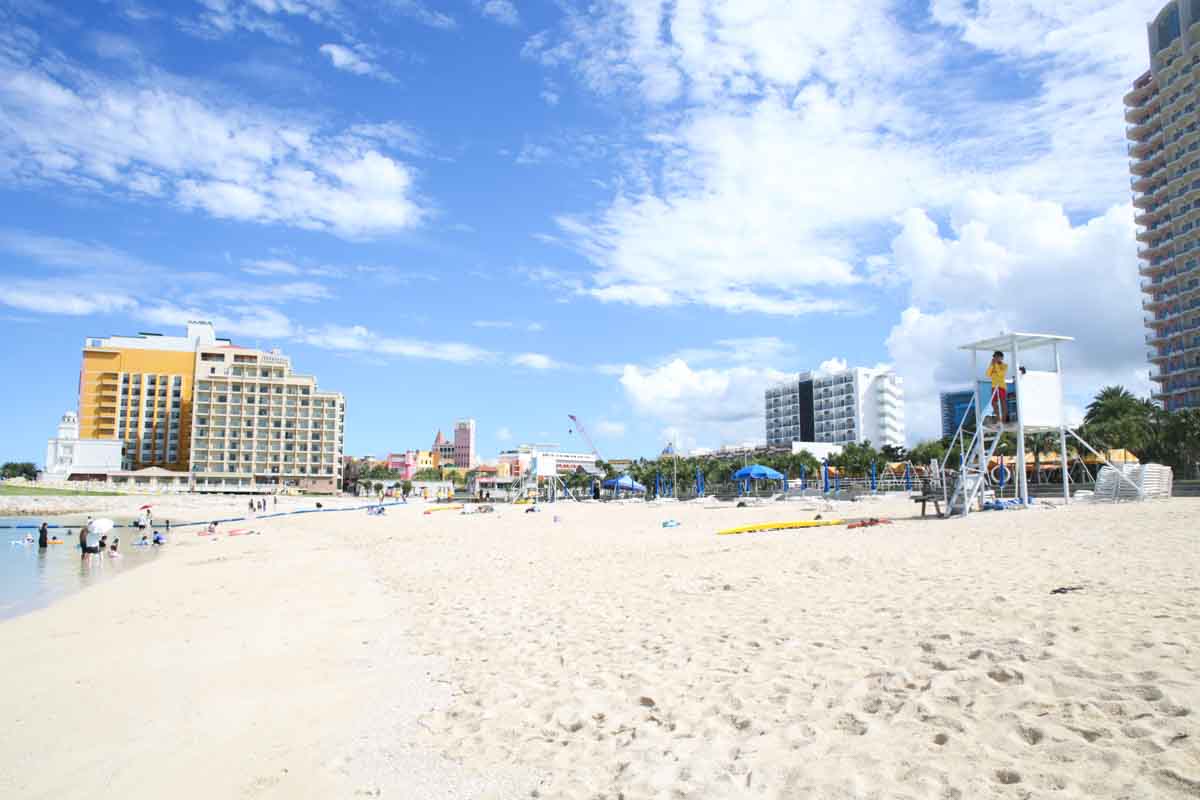 子ども連れでもあんしん！大人も子どももみんなで楽しめる「北谷公園 サンセットビーチ」を徹底解説（北谷町）