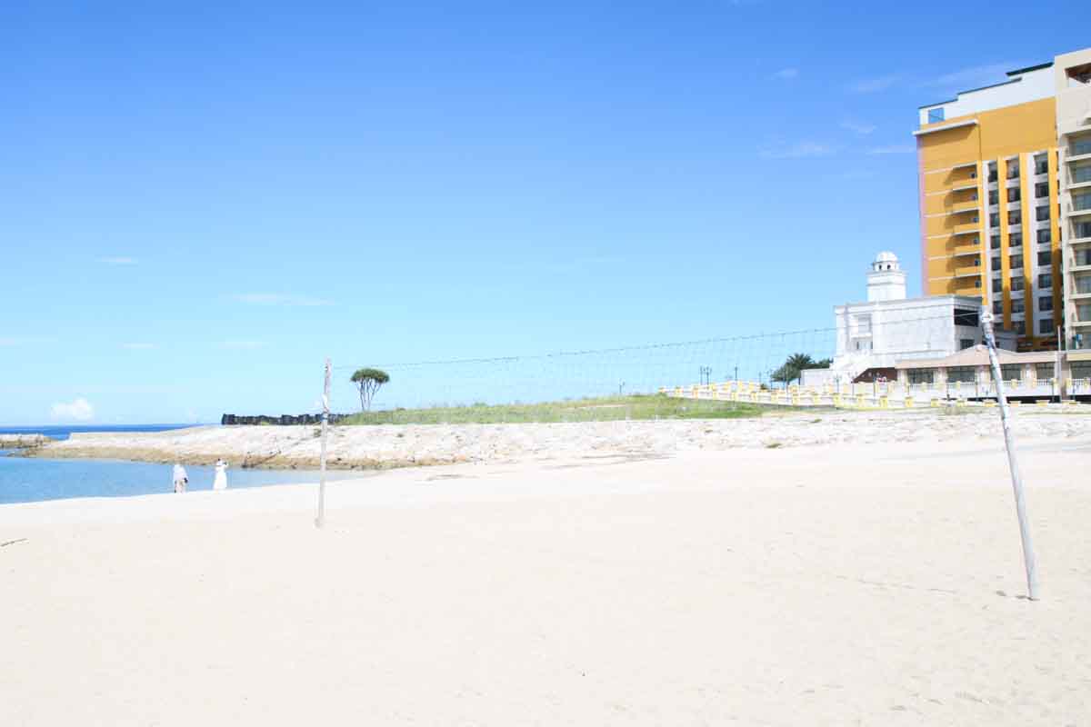 子ども連れでもあんしん！大人も子どももみんなで楽しめる「北谷公園 サンセットビーチ」を徹底解説（北谷町）