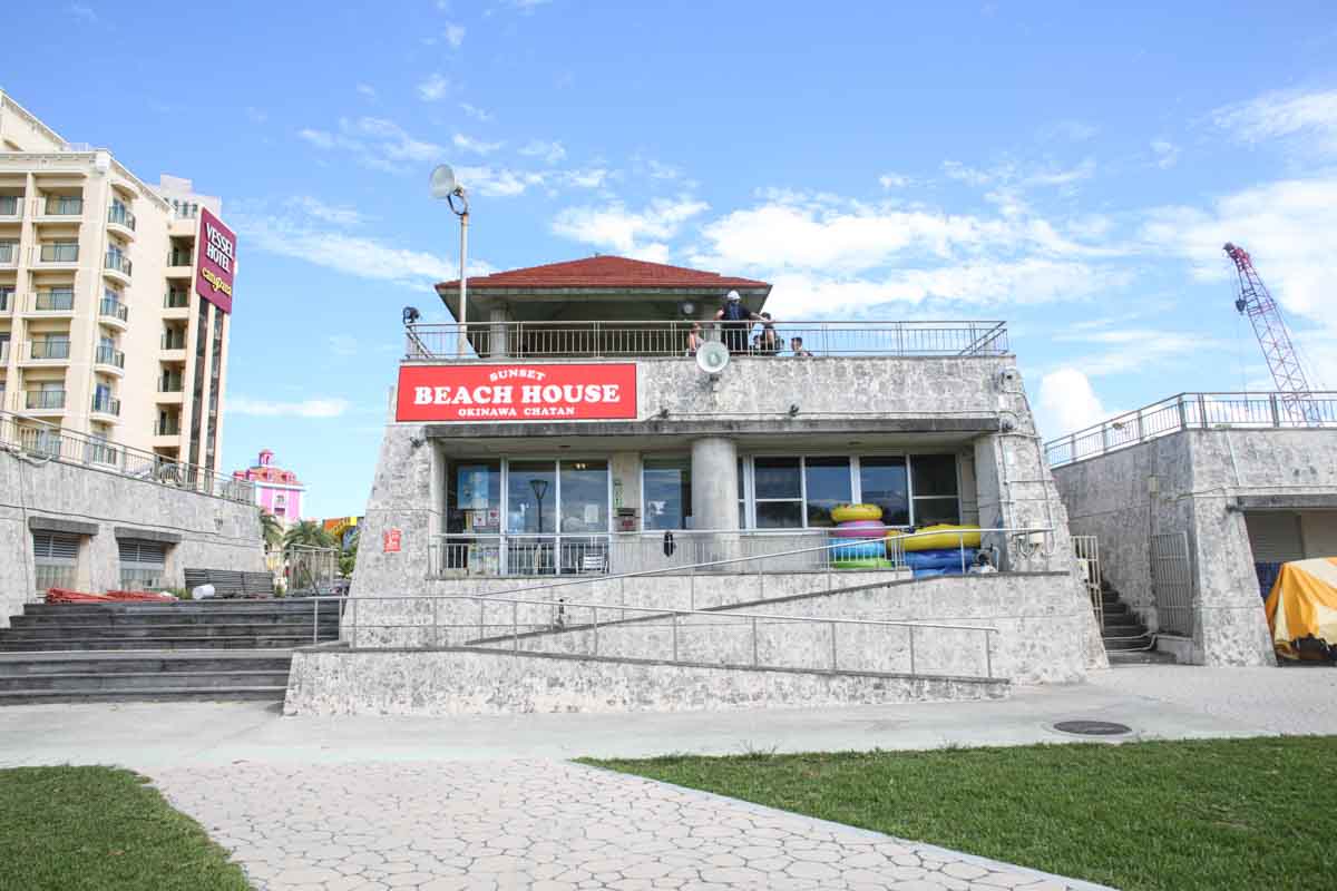 子ども連れでもあんしん！大人も子どももみんなで楽しめる「北谷公園 サンセットビーチ」を徹底解説（北谷町）