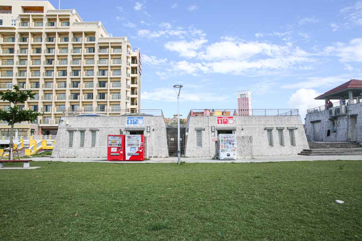 子ども連れでもあんしん！大人も子どももみんなで楽しめる「北谷公園 サンセットビーチ」を徹底解説（北谷町）