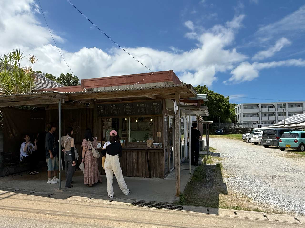 沖縄県産 極上の生黒糖ラテ「THE SINMAY（ザ・シンメイコーヒー）」今帰仁の自然に包まれながら味わう（今帰仁村）