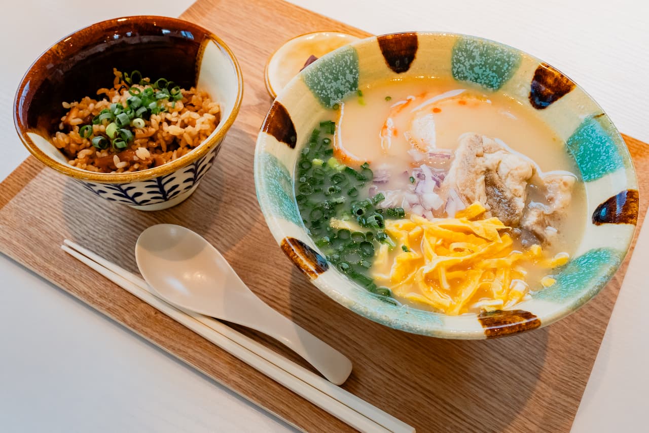 【ジャングリア沖縄近く】沖縄そばカフェ「ととと」NEWオープン!あっさり豚骨白湯そば&カフェメニューを堪能(今帰仁村)