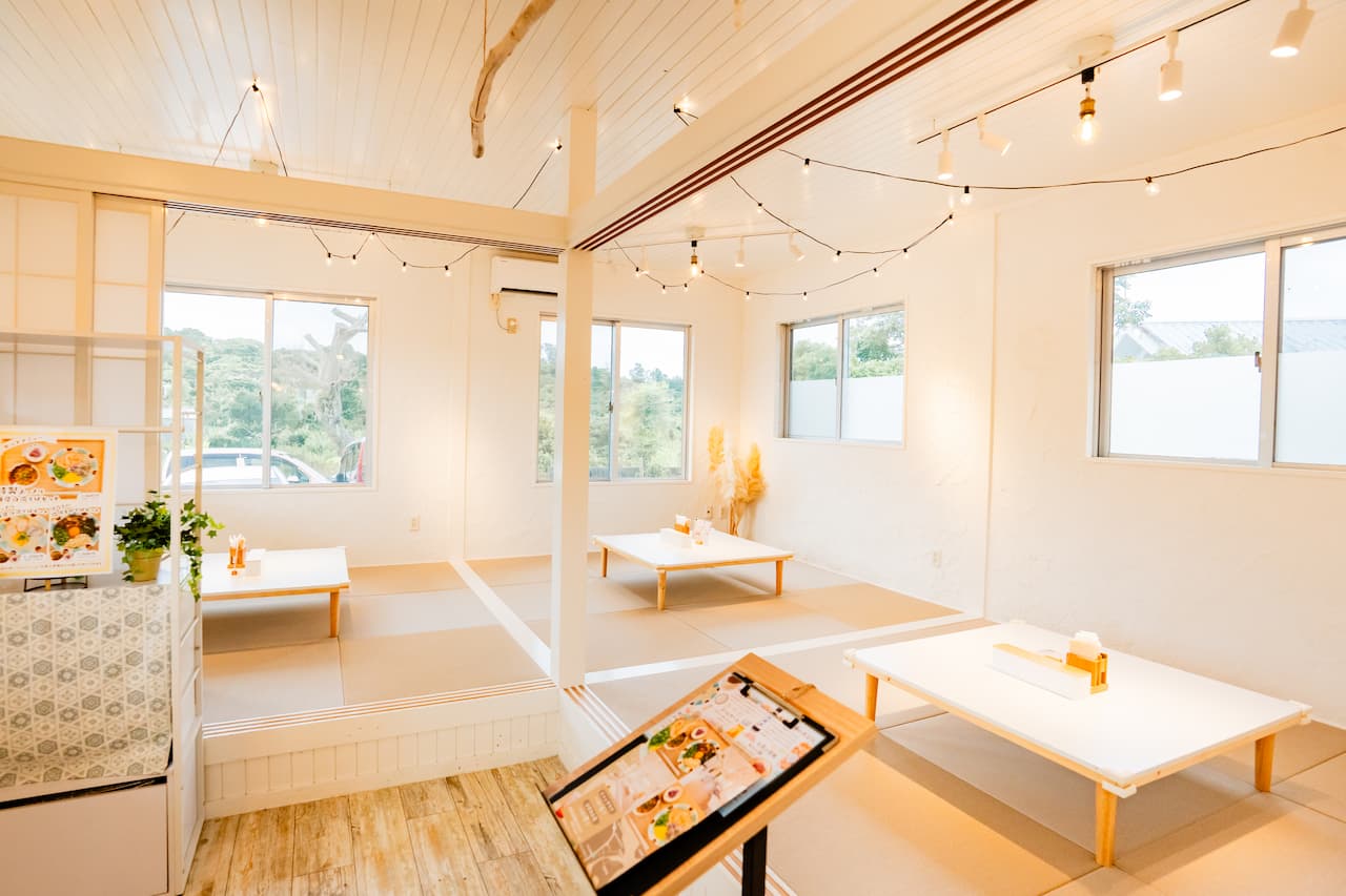 【ジャングリア沖縄近く】沖縄そばカフェ「ととと」NEWオープン!あっさり豚骨白湯そば&カフェメニューを堪能(今帰仁村)