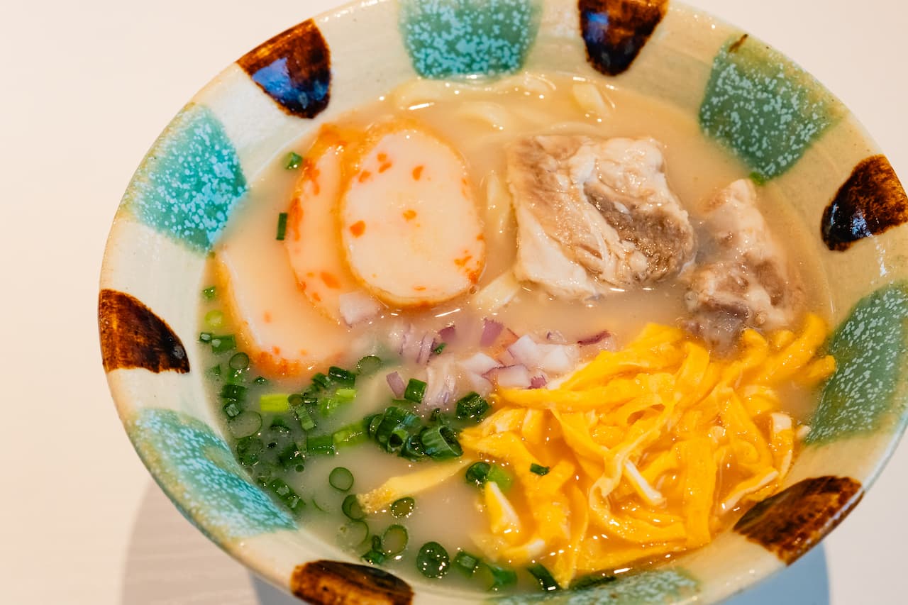【ジャングリア沖縄近く】沖縄そばカフェ「ととと」NEWオープン!あっさり豚骨白湯そば&カフェメニューを堪能(今帰仁村)