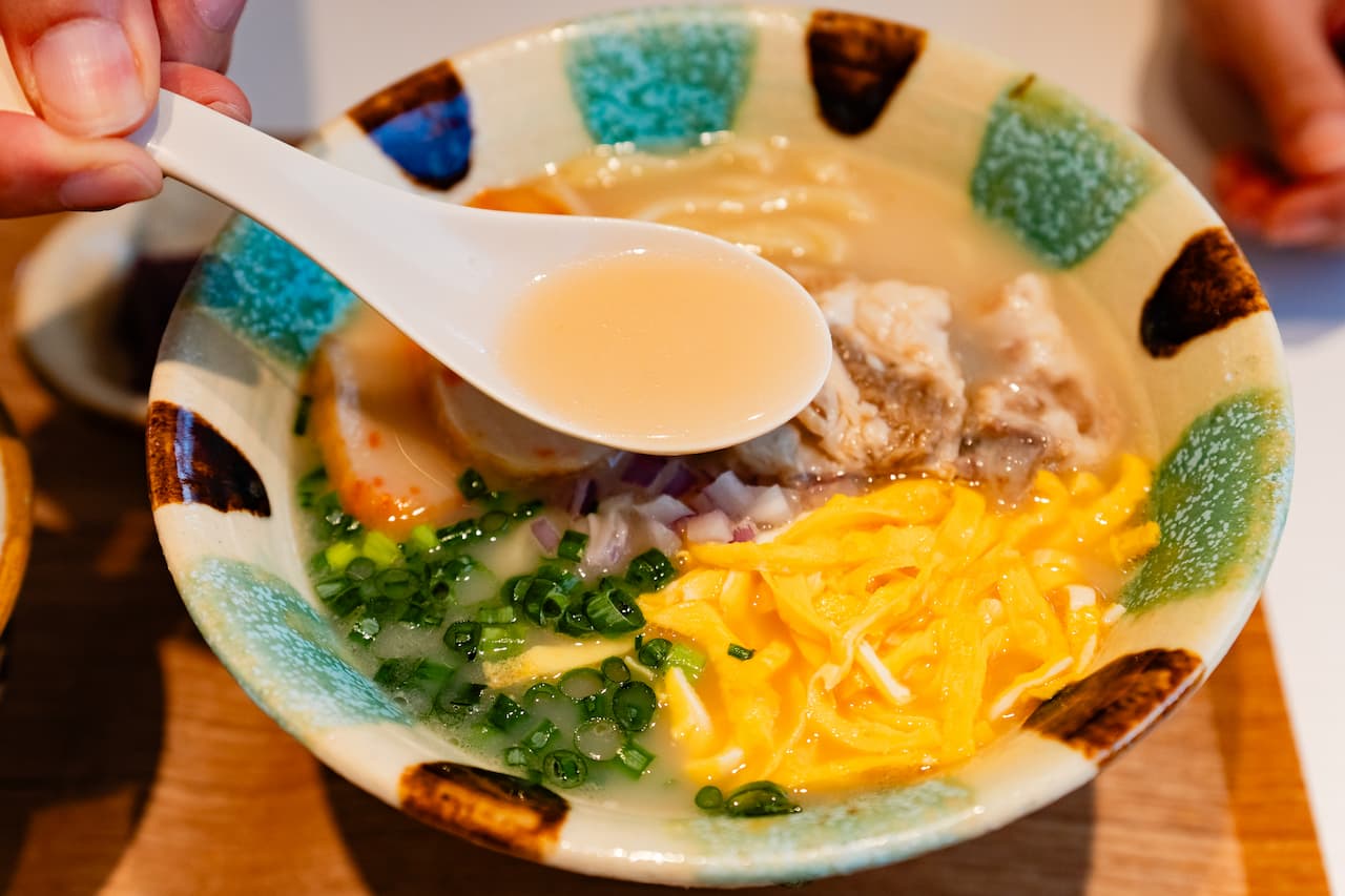 【ジャングリア沖縄近く】沖縄そばカフェ「ととと」NEWオープン!あっさり豚骨白湯そば&カフェメニューを堪能(今帰仁村)