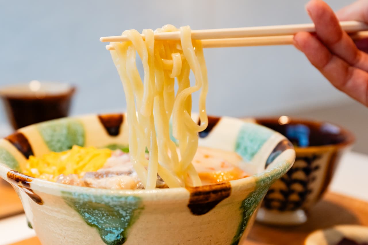 【ジャングリア沖縄近く】沖縄そばカフェ「ととと」NEWオープン!あっさり豚骨白湯そば&カフェメニューを堪能(今帰仁村)