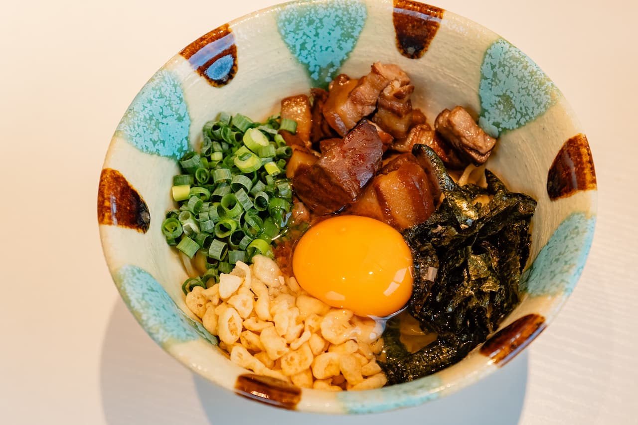 【ジャングリア沖縄近く】沖縄そばカフェ「ととと」NEWオープン!あっさり豚骨白湯そば&カフェメニューを堪能(今帰仁村)