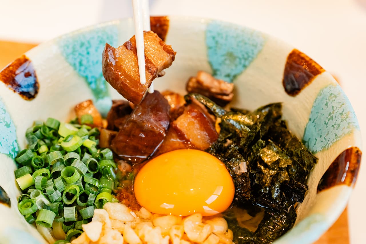 【ジャングリア沖縄近く】沖縄そばカフェ「ととと」NEWオープン!あっさり豚骨白湯そば&カフェメニューを堪能(今帰仁村)