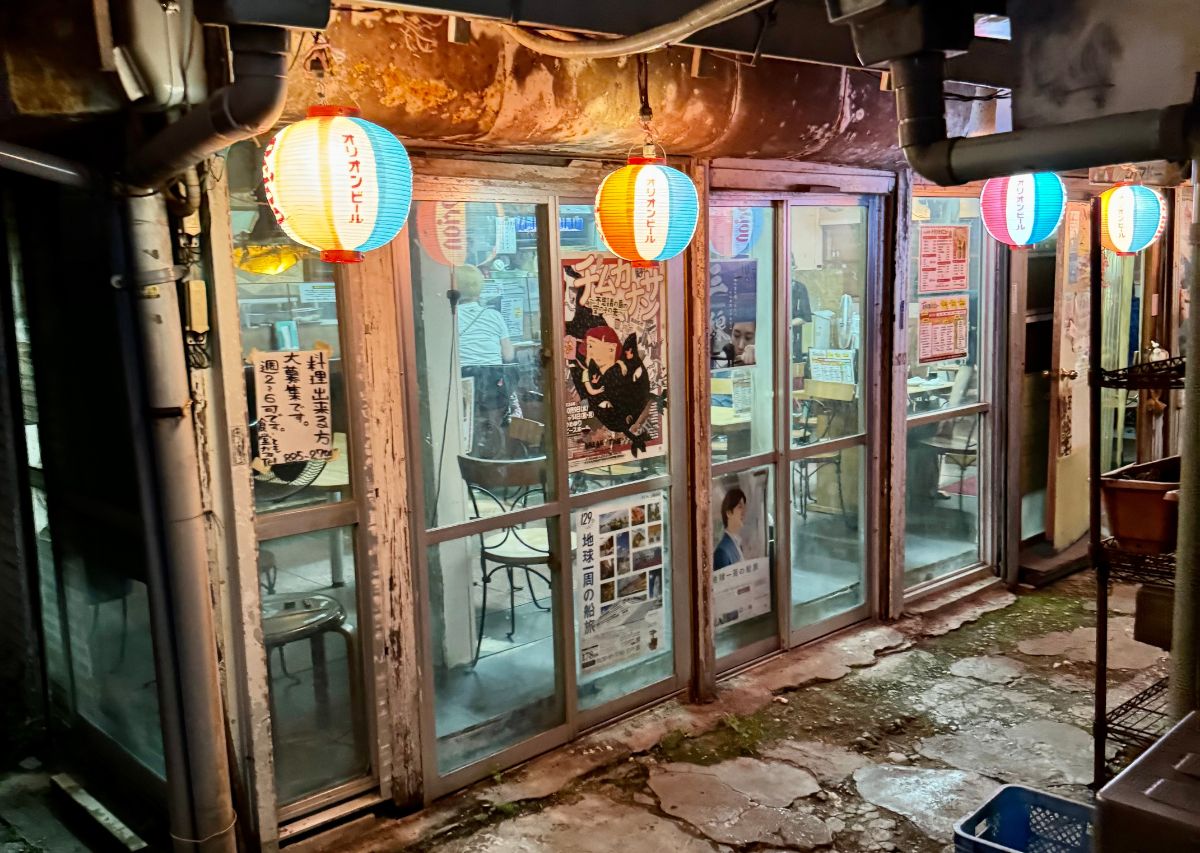 那覇・栄町の“ザ・沖縄家庭料理”!「カフェとも」で満腹&満足!~キャンヒロユキの「とー、飲み歩きやってみよう」〜