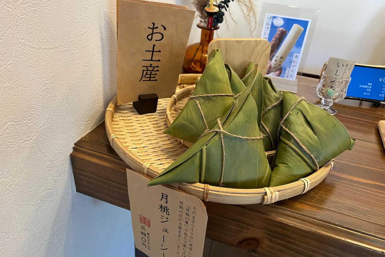 カフェのようにくつろげる癒しの沖縄そば屋！首里で味わう、心もお腹も満たされる「すば処 あじぐくる いしみね」（那覇市）
