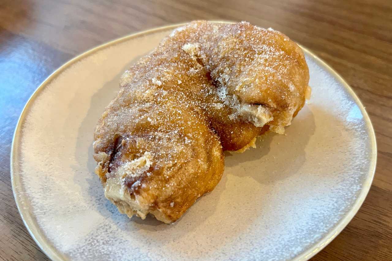カフェのようにくつろげる癒しの沖縄そば屋！首里で味わう、心もお腹も満たされる「すば処 あじぐくる いしみね」（那覇市）
