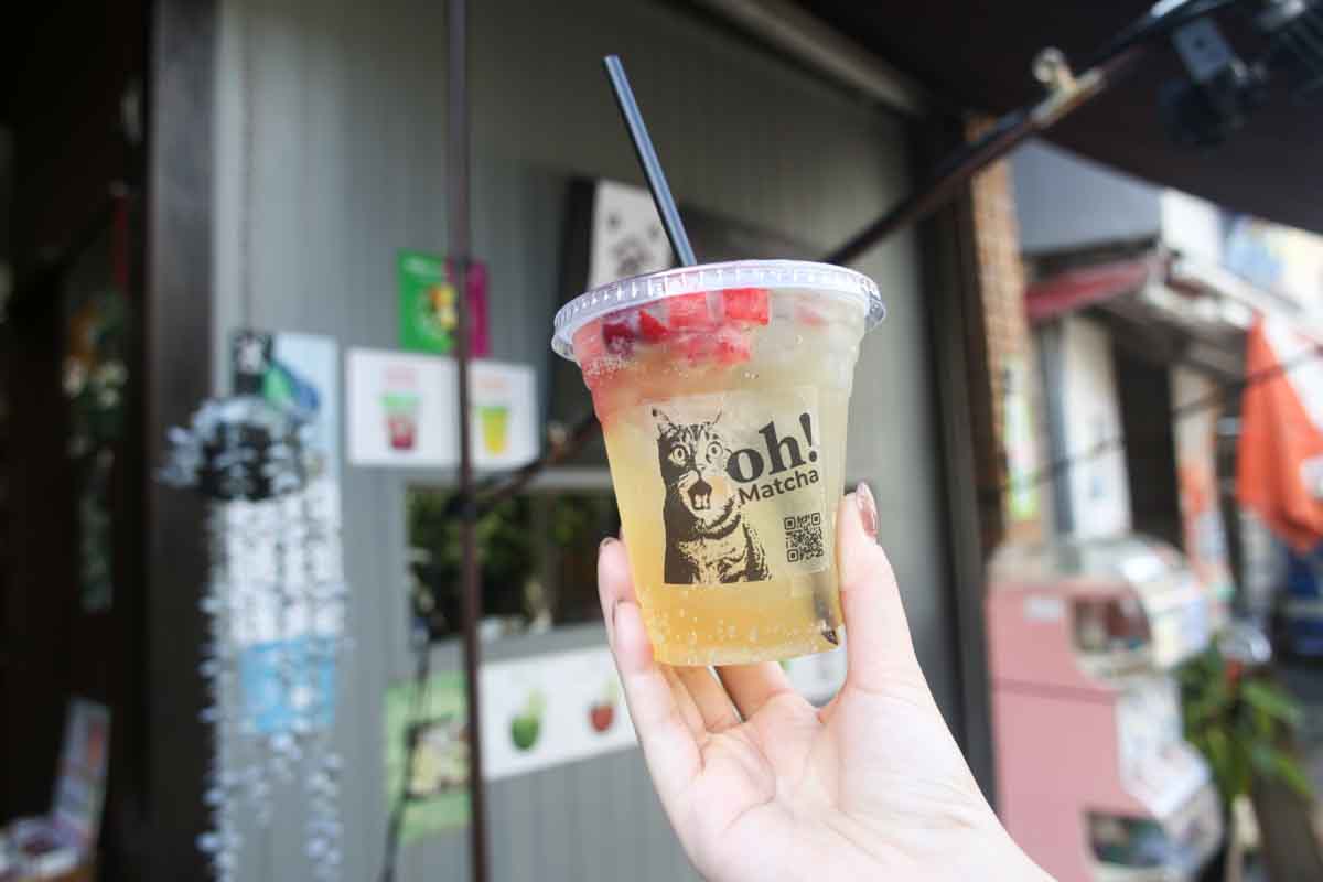 宇治の抹茶で作るドリンク・スイーツに心が和む。香高い濃厚な味わいが至福のひとときを演出する「喫茶 津覇商店 / cafe watsuha」（那覇市）