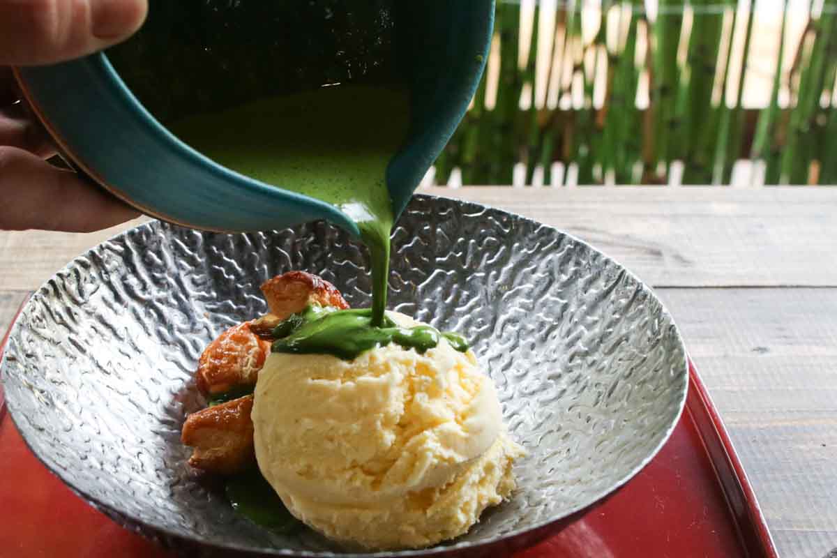 宇治の抹茶で作るドリンク・スイーツに心が和む。香高い濃厚な味わいが至福のひとときを演出する「喫茶 津覇商店 / cafe watsuha」（那覇市）