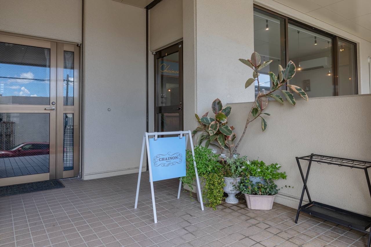 ひと口で幸せ!季節の果実をふんだんに盛り付けた「ChaÎnon(シェノン)」のケーキ(那覇市)