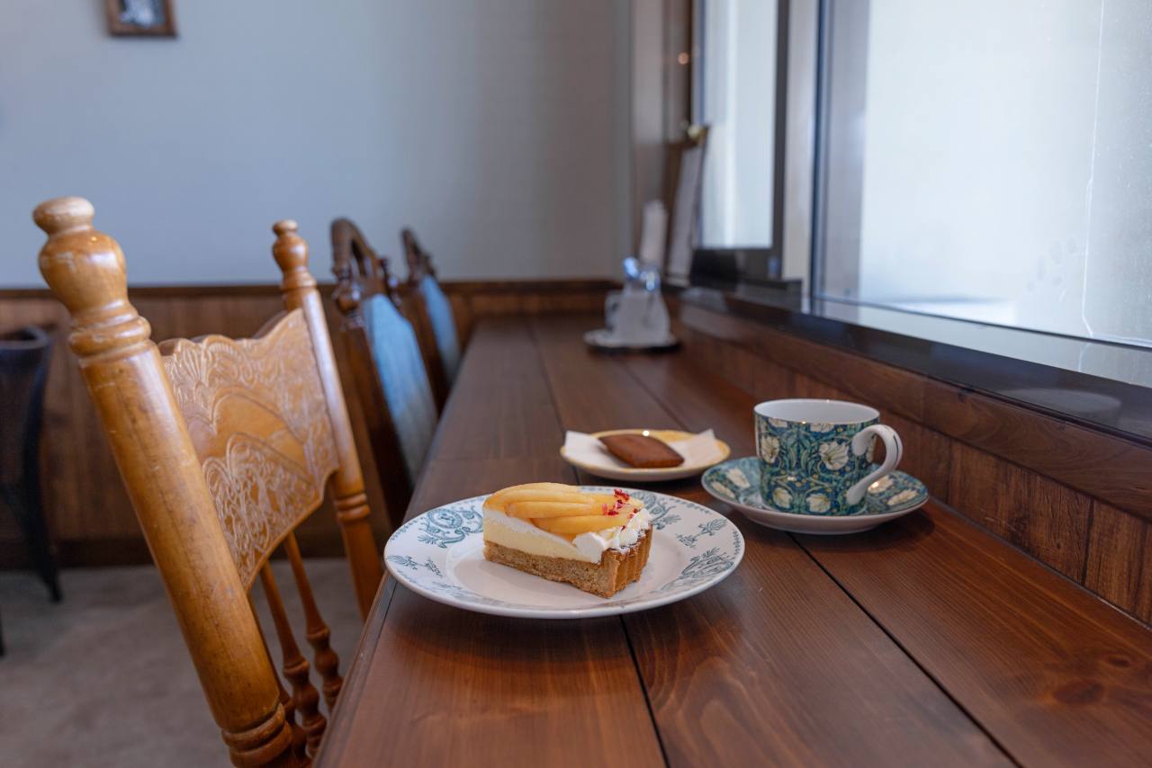 ひと口で幸せ!季節の果実をふんだんに盛り付けた「ChaÎnon(シェノン)」のケーキ(那覇市)