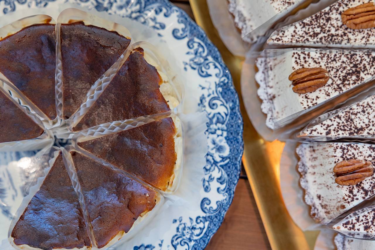 ひと口で幸せ!季節の果実をふんだんに盛り付けた「ChaÎnon(シェノン)」のケーキ(那覇市)