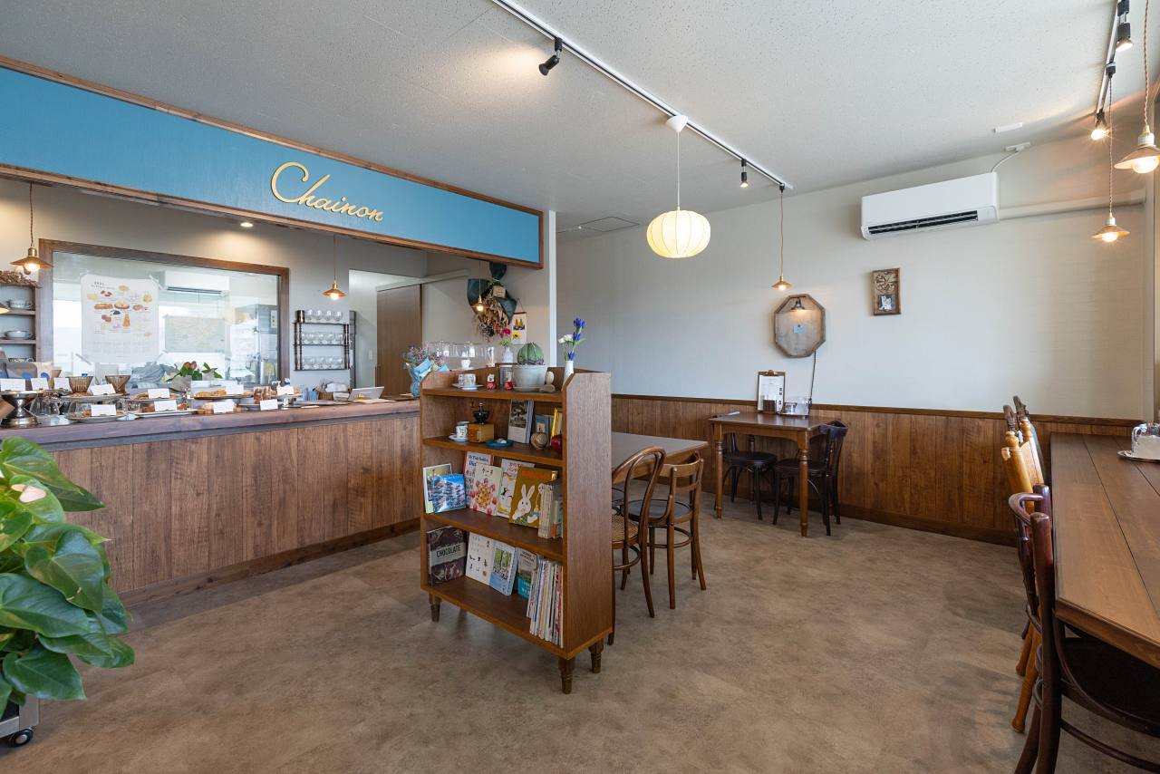 ひと口で幸せ!季節の果実をふんだんに盛り付けた「ChaÎnon(シェノン)」のケーキ(那覇市)