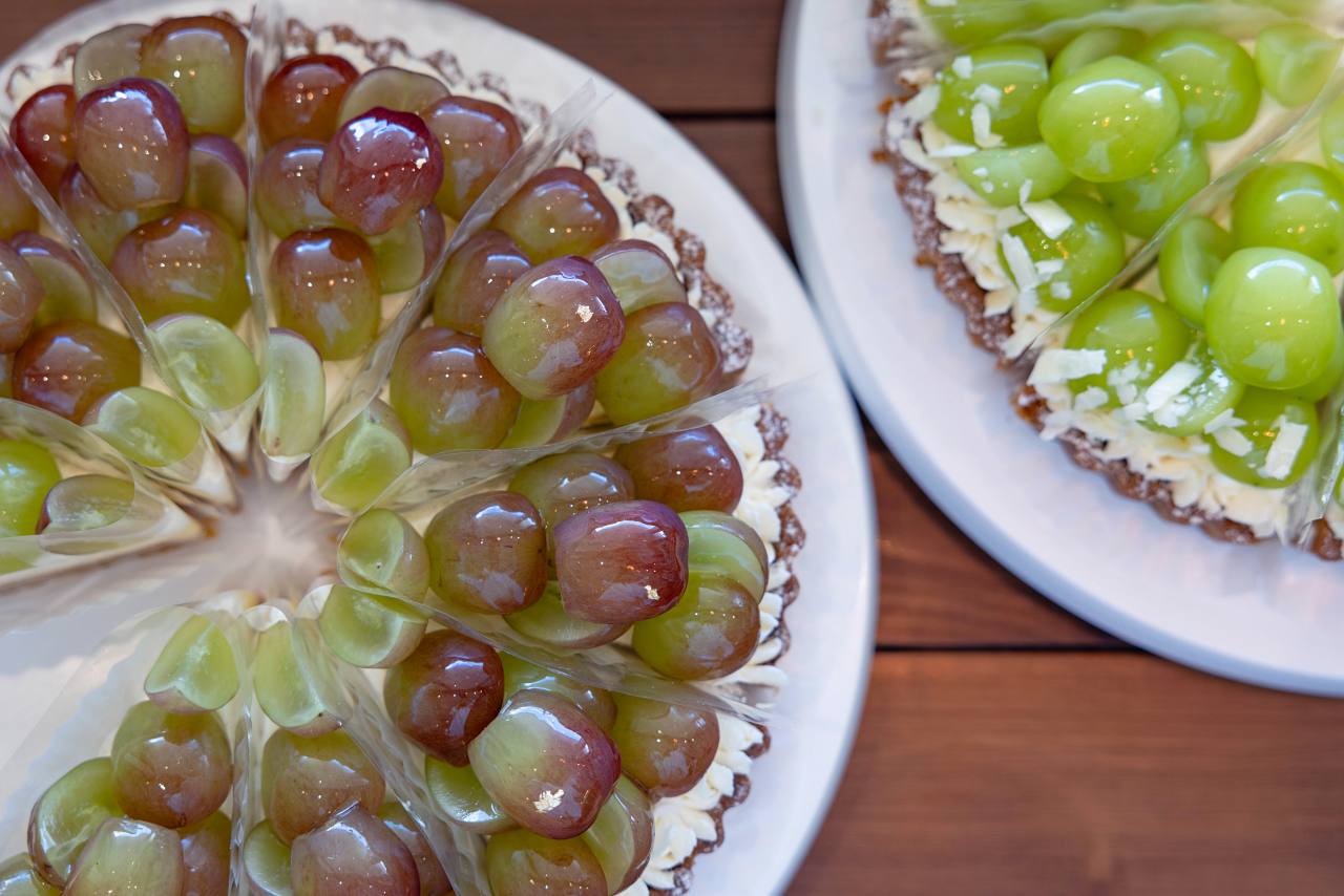 ひと口で幸せ!季節の果実をふんだんに盛り付けた「ChaÎnon(シェノン)」のケーキ(那覇市)