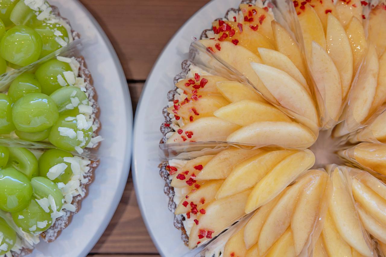 ひと口で幸せ!季節の果実をふんだんに盛り付けた「ChaÎnon(シェノン)」のケーキ(那覇市)