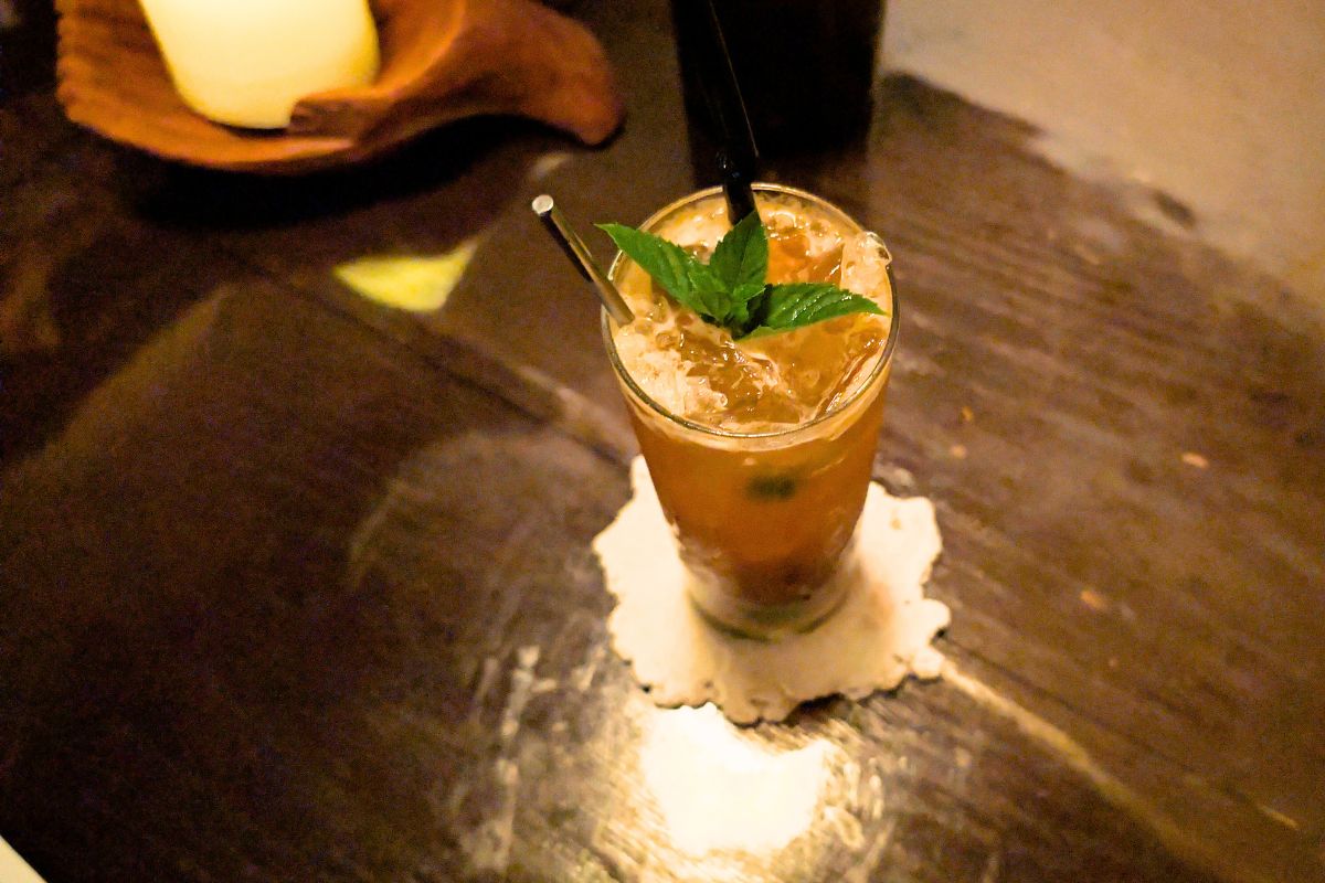 ノンアルでも楽しめる。大人の隠れ家「espresso bar epl +（エスプレッソバル イプルプラス）」（南城市）