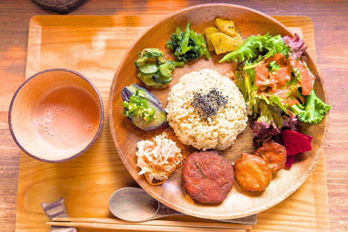驚きに満ちた創作ベジランチ!「ベジタリアン食堂 福豆」(南城市)
