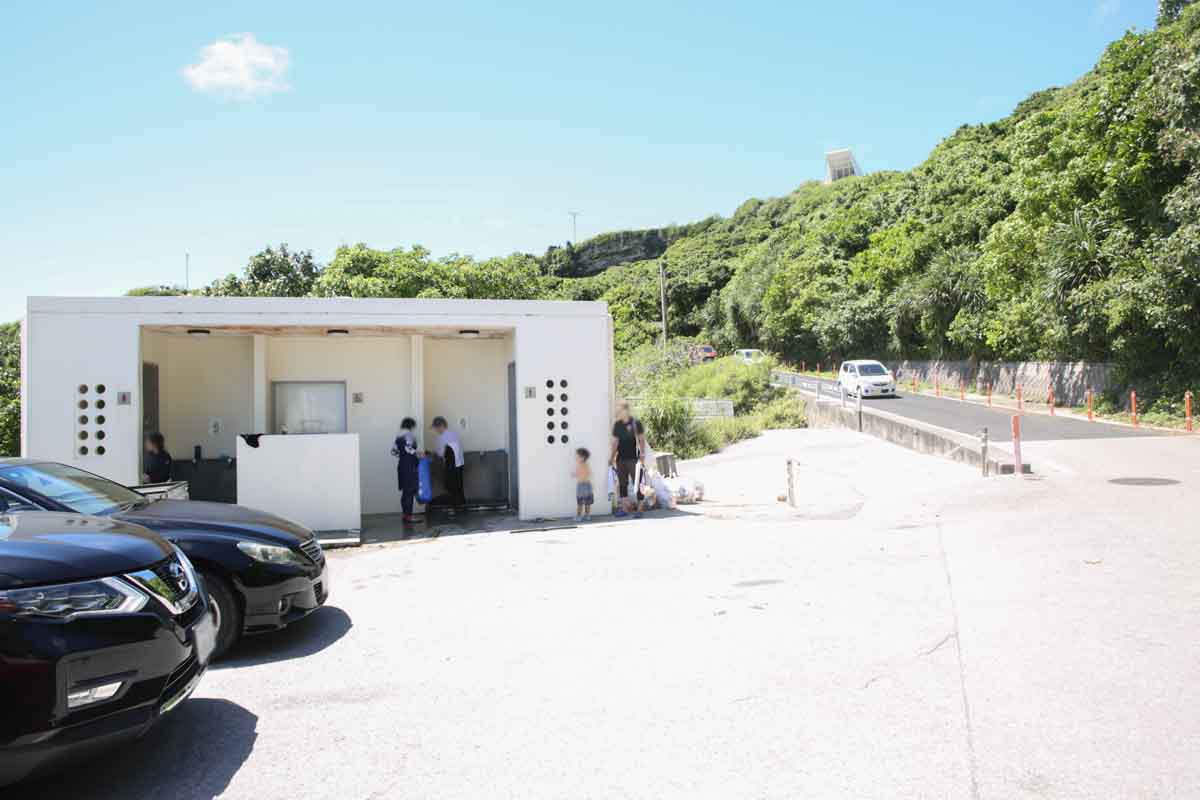 沖縄南部の隠れ家！波のない“天然プール”で遊べる個性あふれる「玻名城の郷ビーチ」（八重瀬町）
