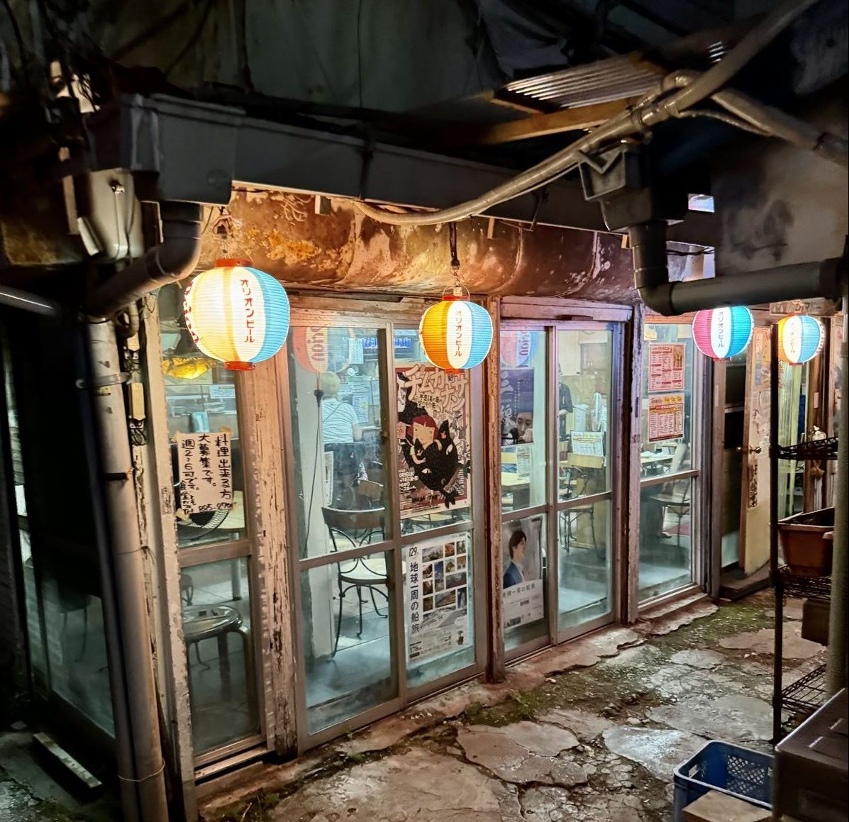 那覇・栄町の“ザ・沖縄家庭料理”!「カフ ェとも」で満腹&満足!~キャンヒロユキの「とー、飲み歩きやってみよう」〜