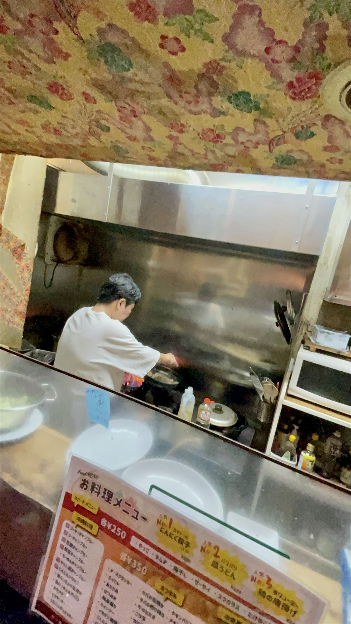 那覇・栄町の“ザ・沖縄家庭料理”！「カフ ェとも」で満腹＆満足！～キャンヒロユキの「とー、飲み歩きやってみよう」〜