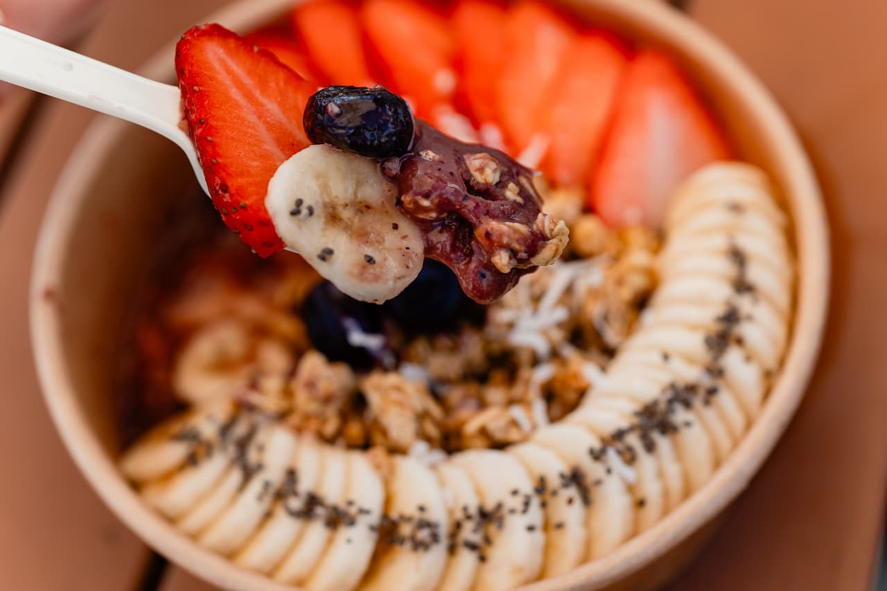 青い空!青い海!アサイーボウルの絶景カフェ「なんくるKITCHEN」(今帰仁村・古宇利島)