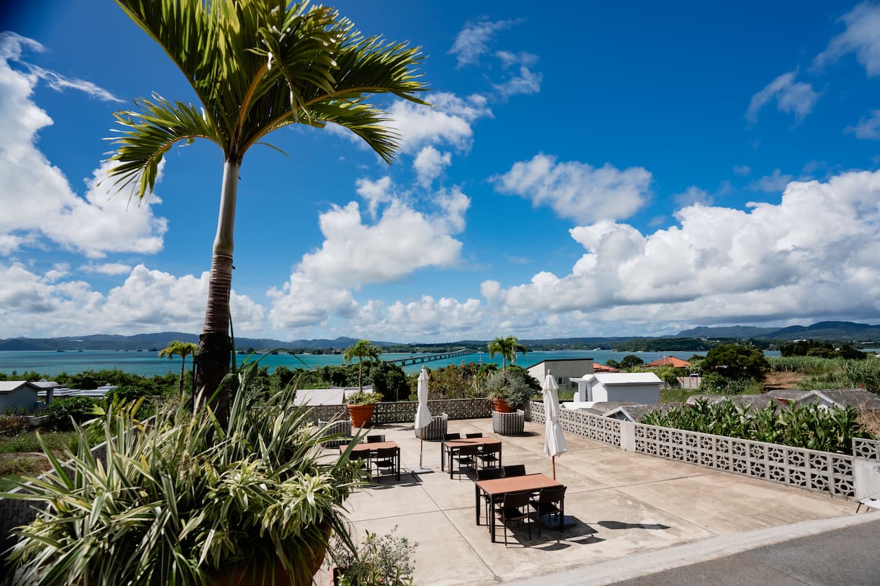 青い空!青い海!アサイーボウルの絶景カフェ「なんくるKITCHEN」(今帰仁村・古宇利島)