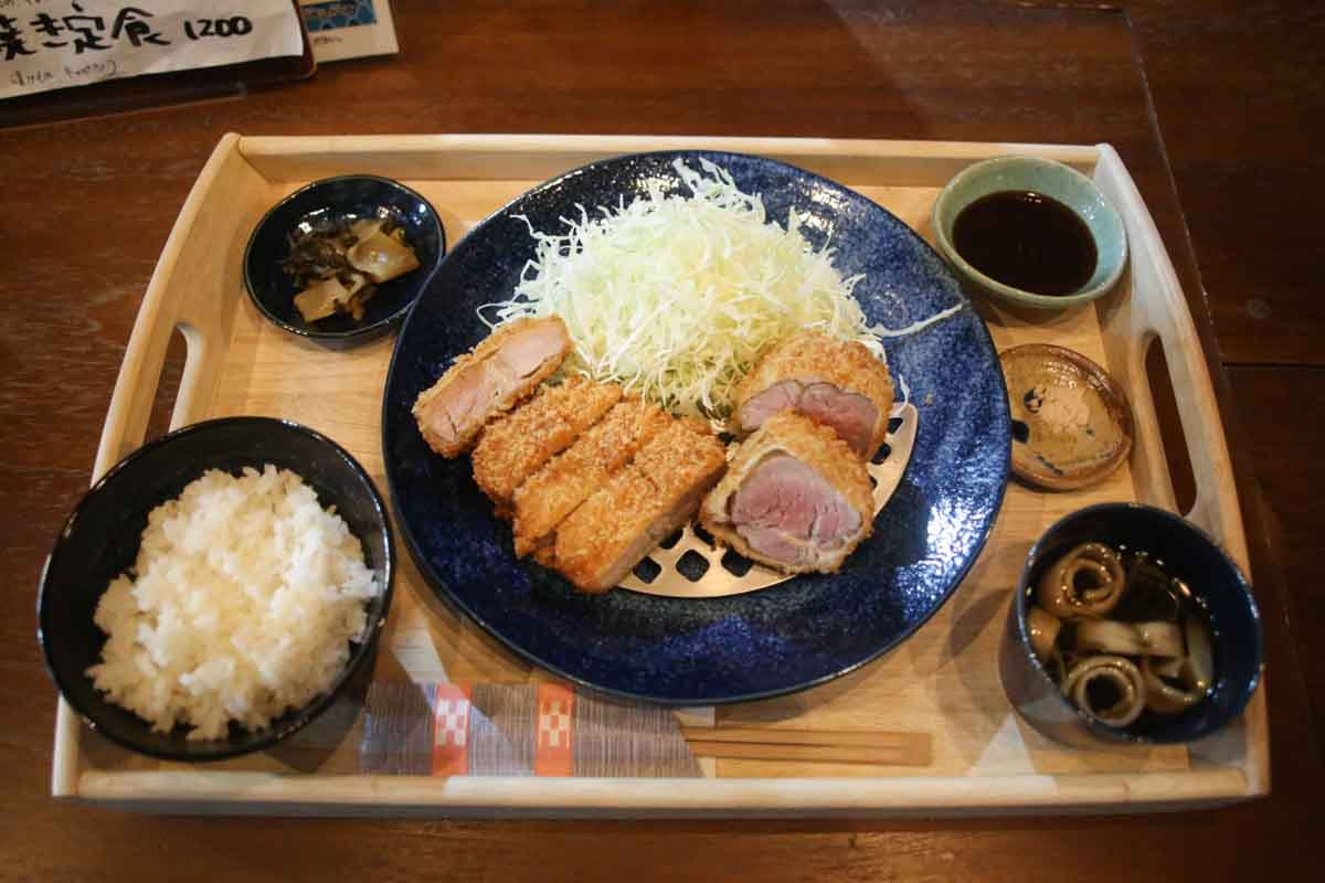 ロースカツ・ヒレカツは分厚いのにやわらか！やんばる島豚あぐーのしゃぶしゃぶはご褒美ランチにぴったり！「夏めく」で県産豚の魅力を堪能しよう（那覇市）